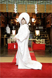 写真: 白無垢綿帽子の花嫁1