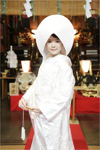 写真: 白無垢綿帽子の花嫁2