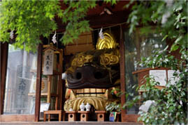写真: 築地波除稲荷神社の黒獅子
